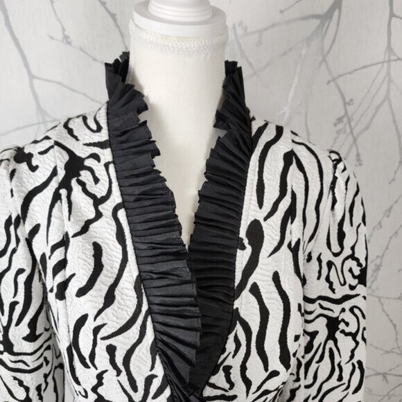 Cartise Textured Zebra Stripe Pleated Ruffle Fitted Blazer - Picture 2 of 8